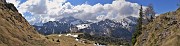 40 Vista panoramica sugli estesi pratoni di Monte Campo salendo sul sent. 217 al Laghetto di Pietra Quadra